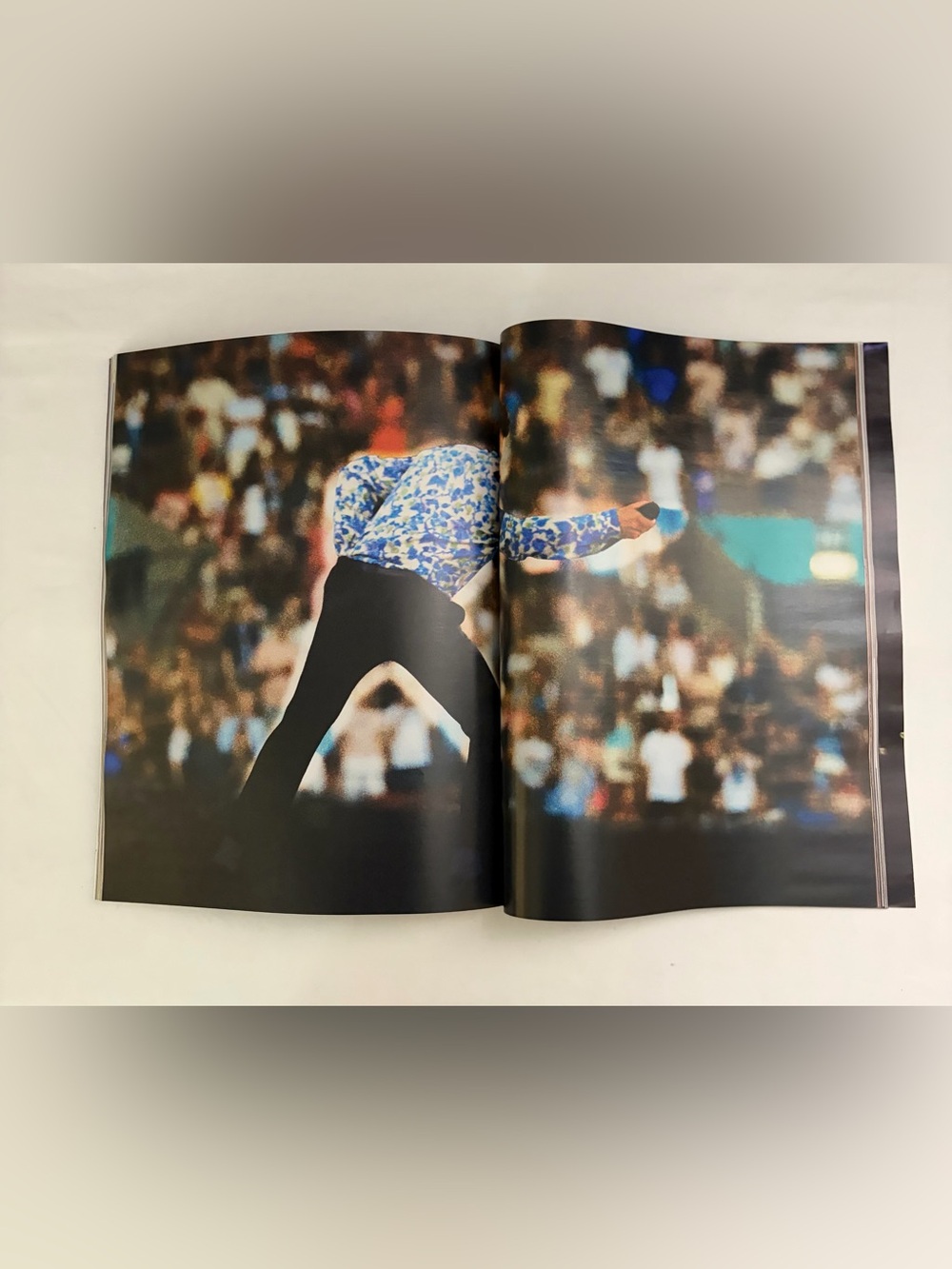 W Harry Styles Fashion “30 Page Portfolio Pop’s Electrifying Star” Volume 4 Mag - Picture 8 of 15